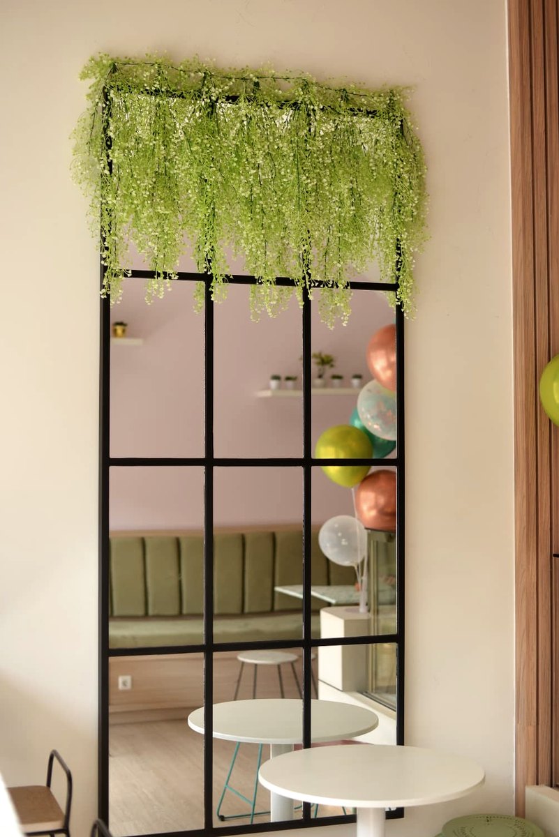 The mirrored seating corner inside the Nutalmond cafe